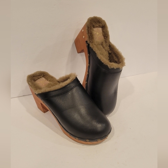 beek Black Leather Mules - Picture 5 of 11